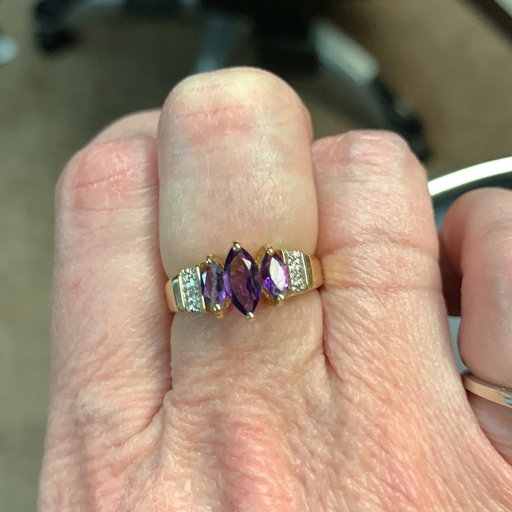 10kt Solid Gold Amethyst and Diamond ring - Picture 7 of 13